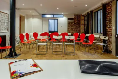 Meeting room in Salle cosy & confidentielle à Saint Lazare  - 1