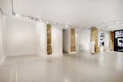 Sala dentro Galerie raffinée dans le Marais - 1