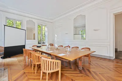 Meeting room in Superbe appartement dans le "triangle d'or" - 2