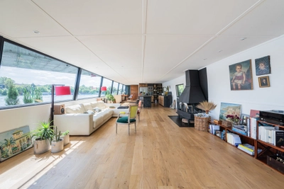 Living room in House Boat à Saint Cloud avec vue magnifique - 1