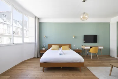 Bedroom in Appartement spacieux et chaleureux P. ECURIES 1 - 4