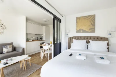Dormitorio dentro Appartement chaleureux au pied de Montmartre GOLD - 4