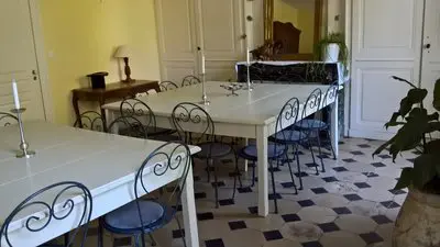 Comedor dentro Domaine de charme du XVIIIème siècle à 1h de Lyon - 3