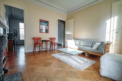 Living room in Charmant appartement avec balcon dans le Marais - 0