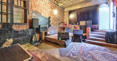 Living room in Maison atypique pour évènement musical inoubliable - 3