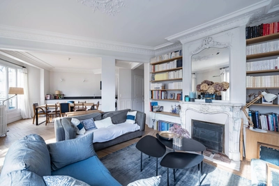 Very bright and functional Haussmann apartment