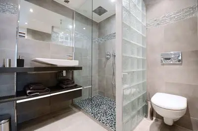 Bathroom in Espace design chaleureux au coeur de Paris - 3