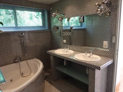 Bathroom in Maison à toit plat d'architecte de renom - 2