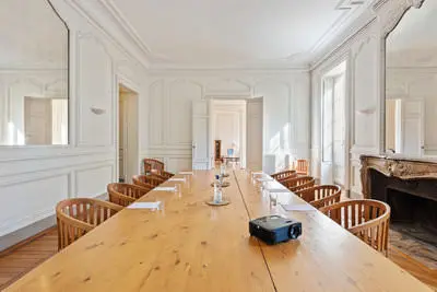 Meeting room in Superbe appartement dans le "triangle d'or" - 3