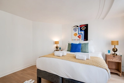 Bedroom in Appartement coloré sur les Grands Boulevards - 2