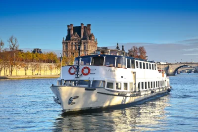 Cuisine dans Yacht privatisable aux abords de la Tour Eiffel - 0