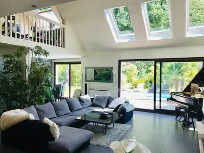 Living room in Maison spacieuse avec piscine chauffée  et jardin - 0