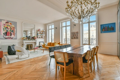 Appartement haussmannien résolument parisien