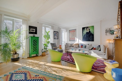 Living room in Appartement typiquement parisien déco bohème - 0