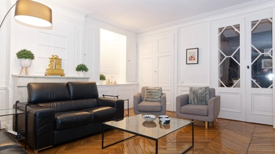 Living room in Le charme de l'haussmannien au coeur de Lyon - 1