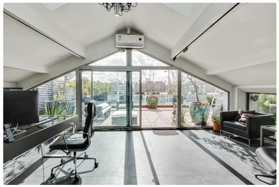 Living room in Loft atypique et lumineux avec terrasse - 1
