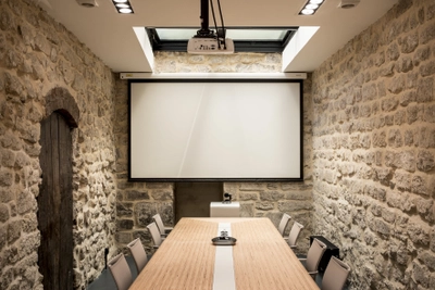Meeting room in Modern space under a glass roof - 1