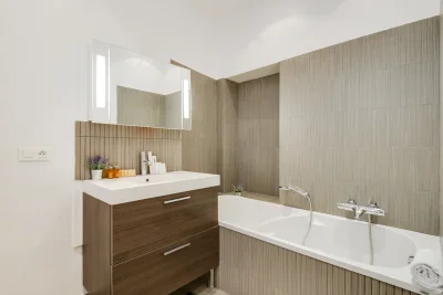 Bathroom in L'appartement haussmannien sophistiqué - 3