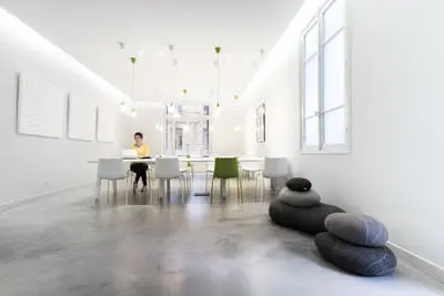 Sala dentro Le Labo, un espace moderne et chaleureux - 0