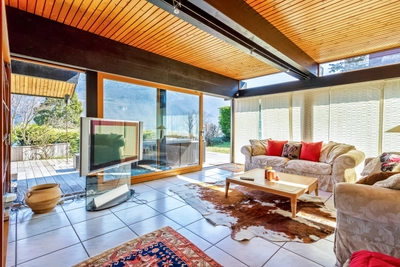 Living room in Grand chalet savoyard moderne avec vue unique  - 2