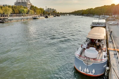 Comedor dentro Le yacht Parisien en face la Tour Eiffel - 1