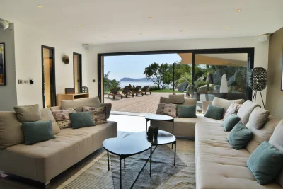 Living room in Villa pieds dans l'eau Golfe de Saint-Tropez - 1