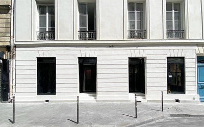 Espace Art gallery in center of Paris - 2
