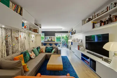 Salon dans Superbe appartement design et sa terrasse  - 1