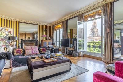 Salon dans Luxueux appartement face à la Tour Eiffel  - 0