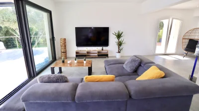 Living room in Villa vue mer, grande terrasse et piscine - 1