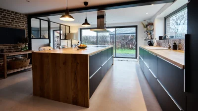 Kitchen in Grange entièrement rénovée à 15 min de Lille - 2