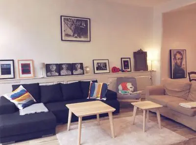Living room in Salon chaleureux avec sa jolie cour arborée - 0