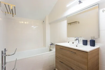 Bathroom in Très beau duplex à Voltaire - 4