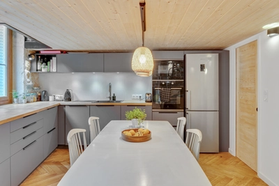Kitchen dentro Appart Lyonnais Canut ambiance atelier artiste - 6