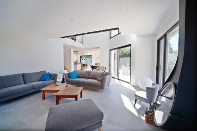 Living room in Maison moderne avec piscine couverte - 1