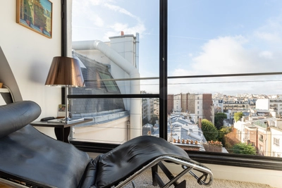 Living room in Plateau-appartement près Trocadéro, vues sublimes - 12