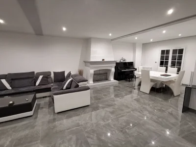 Living room in La Demeure Montmartre atypique et moderne 280m² - 0