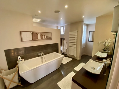 Salle de bain dans Grande maison contemporaine - Piscine - Rooftop - 3