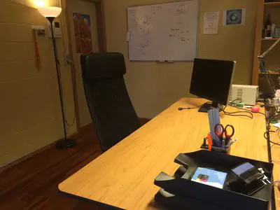 Space Shared office with an Entrepreneur in Brussels - 1