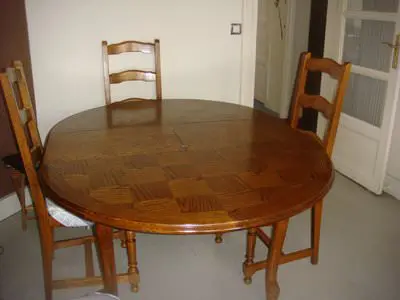 Espace A SUPPRIMER - Salon environ 17m2 trés clair, grande table ovale pouvant accueillir 6 personnes - 2
