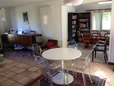 Meeting room in Maison en pleine nature à 15 minutes de Genève - 2