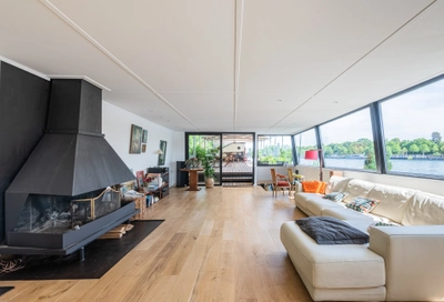 Living room in House Boat à Saint Cloud avec vue magnifique - 0