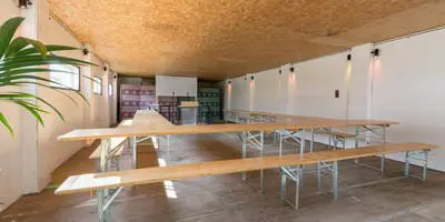 Salle de réunion dans Espace polyvalent avec cadre verdoyant  - 1