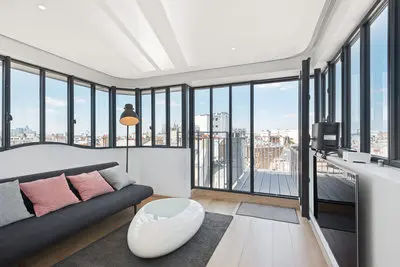 Living room in Loft moderne vue 360° sur Paris & la Tour Eiffel - 1