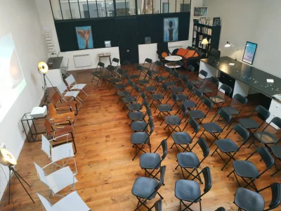 Salle de réunion dans Loft stylé, lumineux et personnalisable - 3