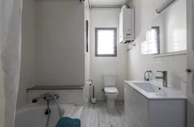 Cuarto de baño dentro Spacieux appartement avec terrasse à Barcelone - 4