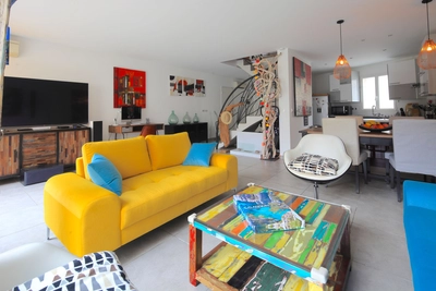 Living room in Maison avec Piscine et Rooftop - 3