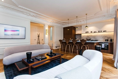 Luxurious apartment in the Triangle d'or