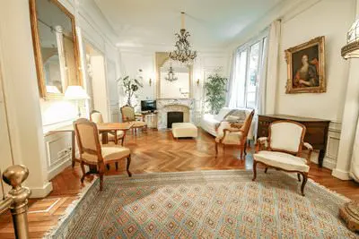 Living room in Appartement parisien Buttes chaumont - 2