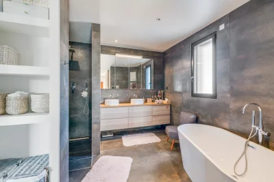 Bathroom in Maison d'architecte déco pointue et chaleureuse - 8